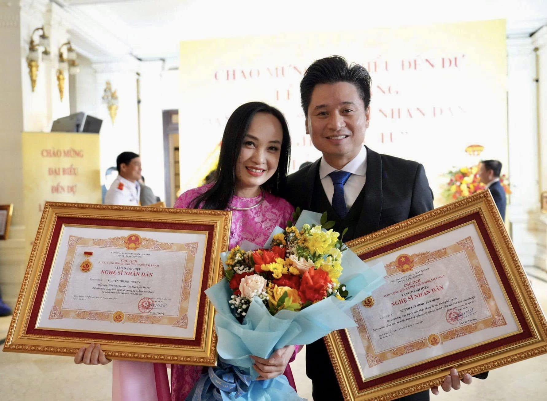 Việt Nam duy nhất vợ chồng nghệ sĩ l&agrave; Gi&aacute;m đốc Nh&agrave; h&aacute;t quyền lực, được phong tặng NSND giọng h&aacute;t cả nước c&ocirc;ng nhận - Ảnh 8.