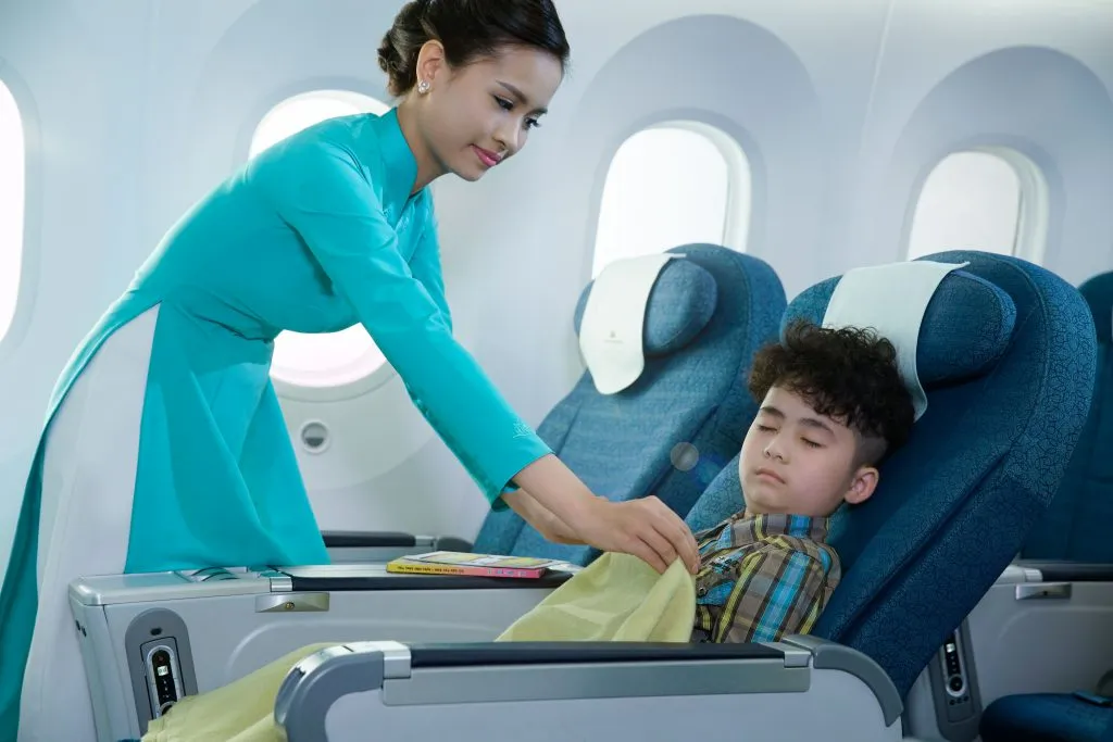 Gia đ&igrave;nh c&oacute; trẻ em cần ch&uacute; &yacute;: Quy định mới khi mua v&eacute; m&aacute;y bay từ Vietnam Airlines - Ảnh 3.