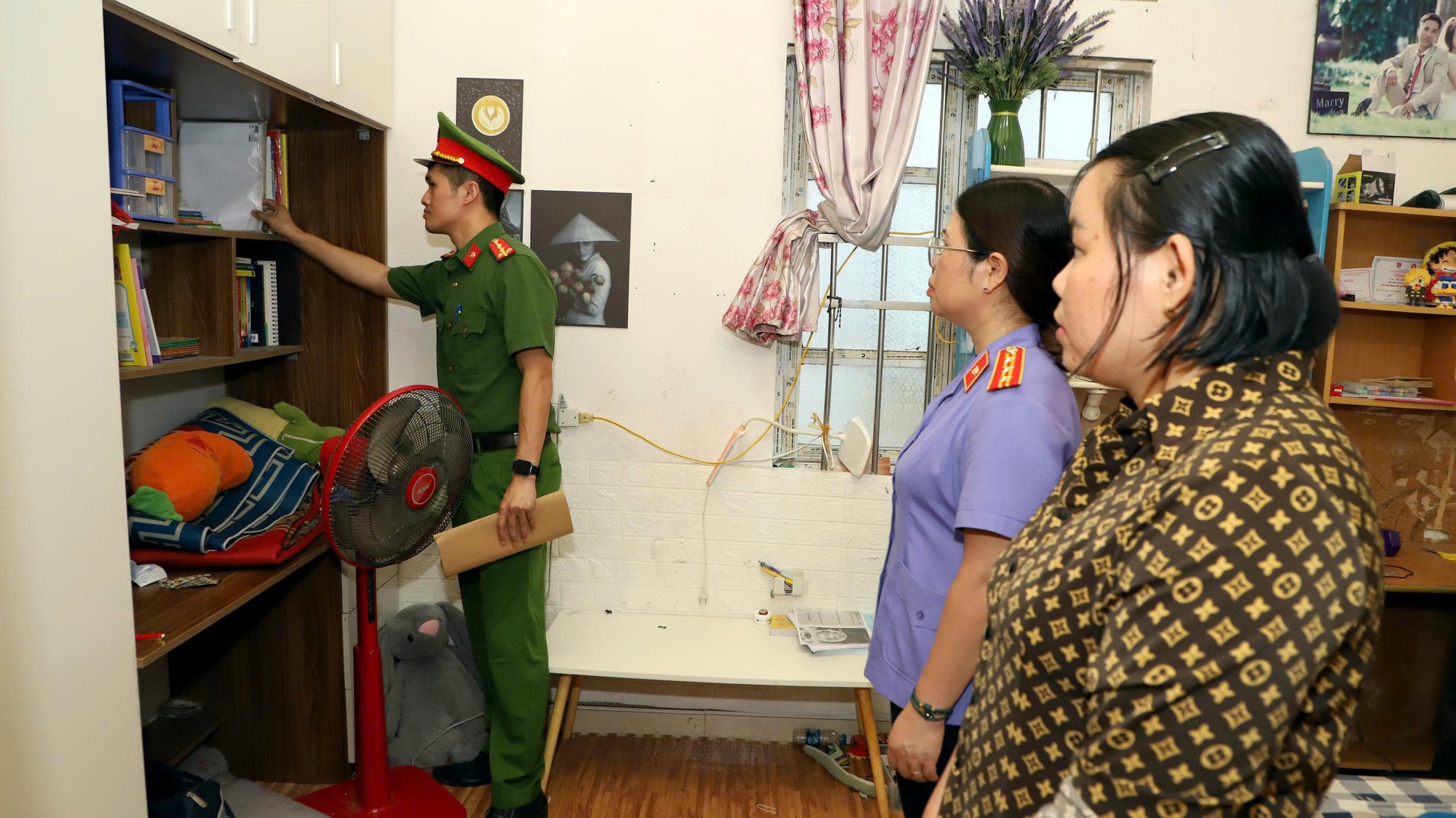 Khám xét chỗ ở và nơi làm việc của viên chức Văn phòng Đăng ký đất đai Nguyễn Phương Thảo SN 1987 - áº¢nh 2.