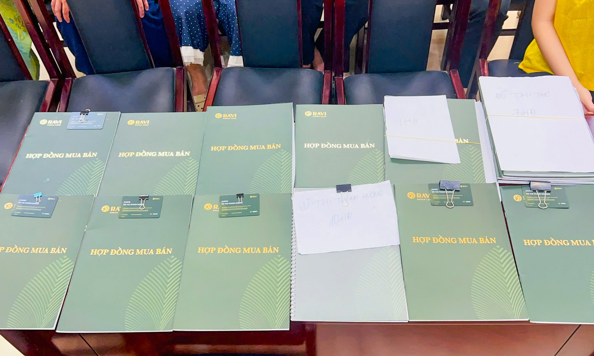 Cận cảnh những tập hợp đồng mua b&aacute;n kỳ nghỉ khiến 493 người mất hơn 181 tỷ đồng- Ảnh 8.