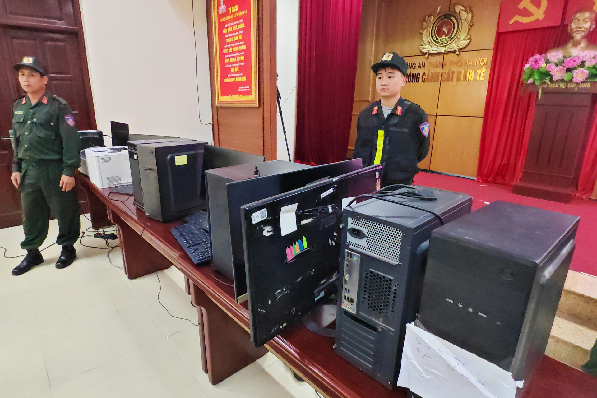 Cận cảnh những tập hợp đồng mua b&aacute;n kỳ nghỉ khiến 493 người mất hơn 181 tỷ đồng- Ảnh 9.