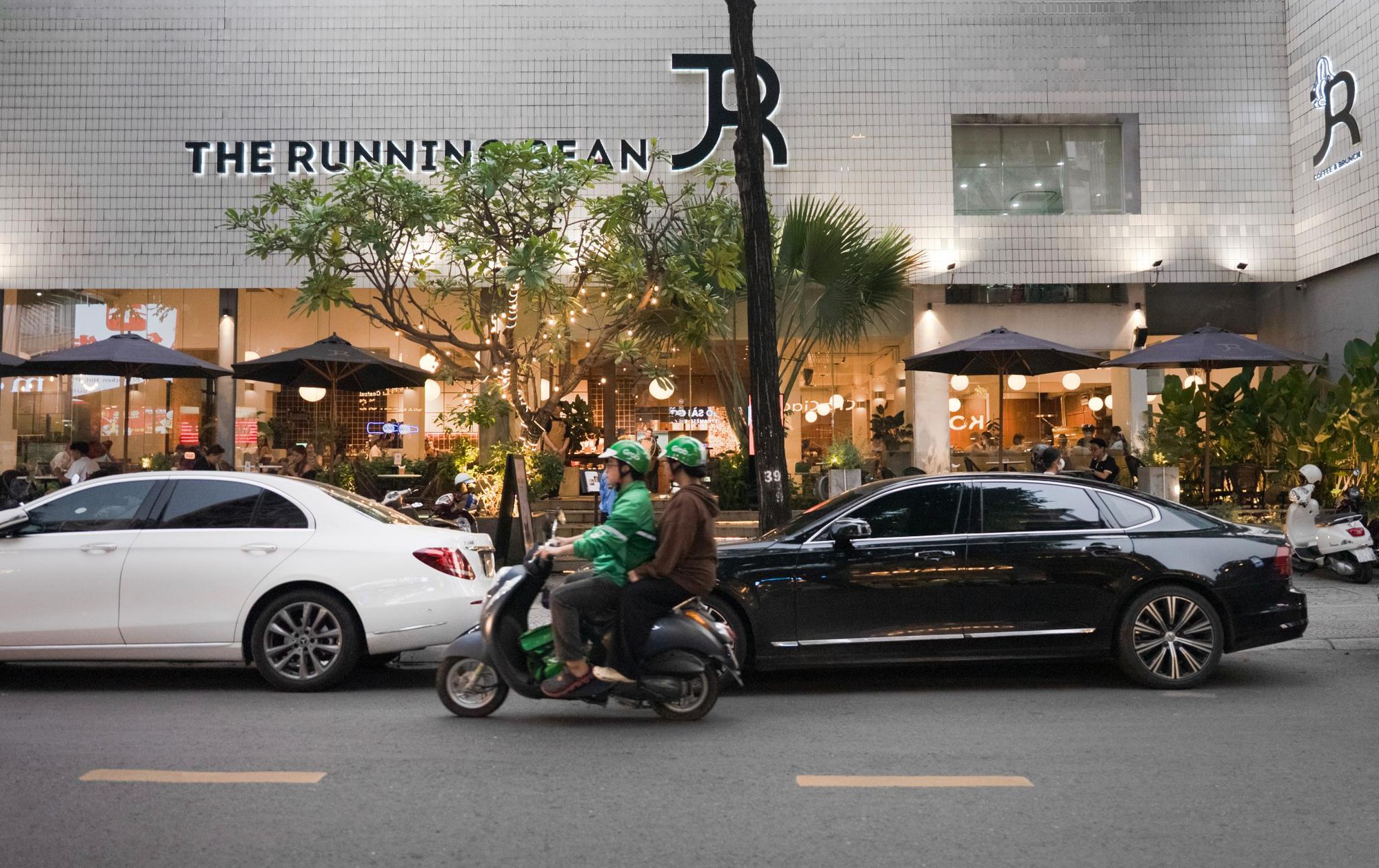Người trẻ biến mỗi cuốc xe th&agrave;nh &ldquo;lớp luyện giao tiếp tiếng Anh&rdquo; ngo&agrave;i đời thật - Ảnh 2.