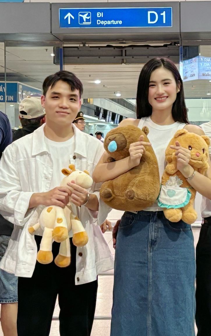 Hoa hậu Ý Nhi lên tiếng chuyện được bạn trai cầu hôn- Ảnh 2. Hoa hậu Ý Nhi lên tiếng chuyện được bạn trai cầu hôn- Ảnh 2.