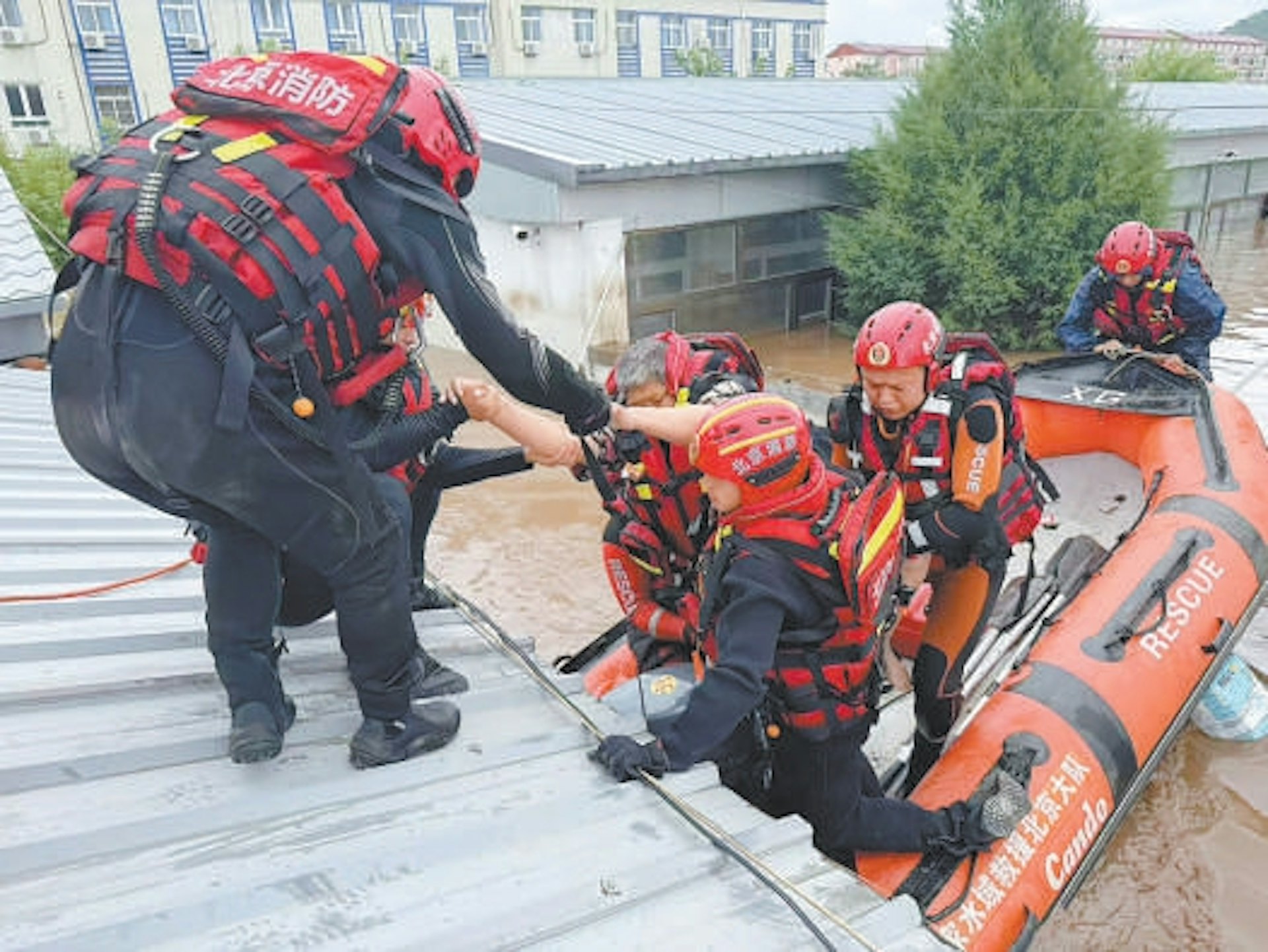 Lũ lụt ở Bắc Kinh khiến 32 người chết tại viện dưỡng lão, 17 quan chức bị xử lý trách nhiệm- Ảnh 2. Lũ lụt ở Bắc Kinh khiến 32 người chết tại viện dưỡng lão, 17 quan chức bị xử lý trách nhiệm- Ảnh 2.