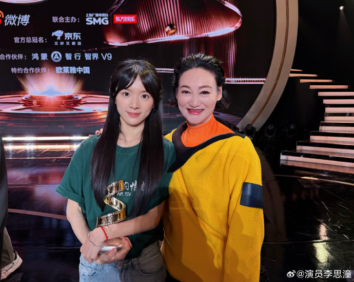 Để mặt mộc đi thảm đỏ vẫn đẹp phát sáng, showbiz có đúng 1 người: Nhan sắc hiếm có đáng giá ngàn vàng- Ảnh 5. Để mặt mộc đi thảm đỏ vẫn đẹp phát sáng, showbiz có đúng 1 người: Nhan sắc hiếm có đáng giá ngàn vàng- Ảnh 5.
