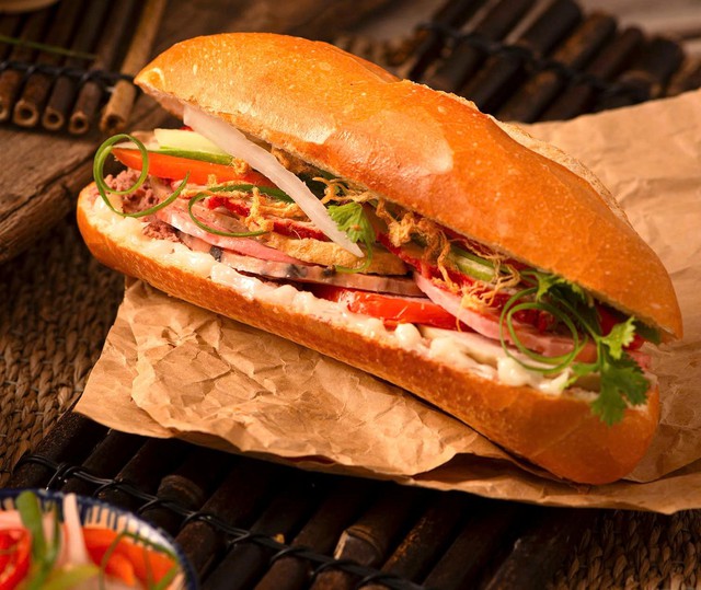 B&aacute;nh m&igrave; v&agrave; những vụ ngộ độc tập thể: Điều g&igrave; đang xảy ra ph&iacute;a sau m&oacute;n ăn quốc d&acirc;n của người Việt?- Ảnh 4.