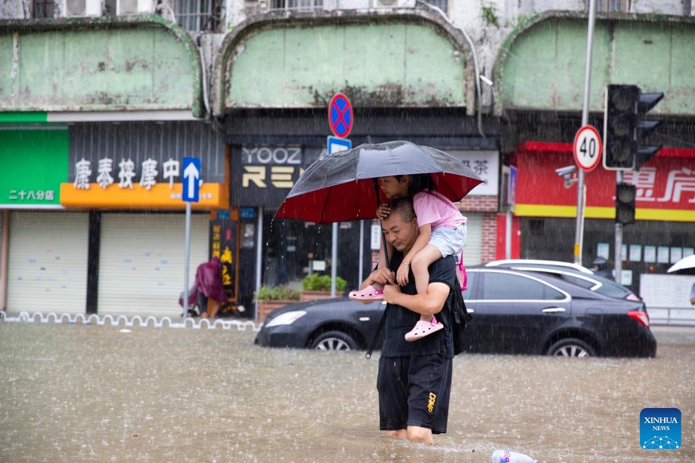 Mưa lũ nghiêm trọng ở miền Nam Trung Quốc, gần 40.000 người phải sơ tán- Ảnh 2. Mưa lũ nghiêm trọng ở miền Nam Trung Quốc, gần 40.000 người phải sơ tán- Ảnh 2.