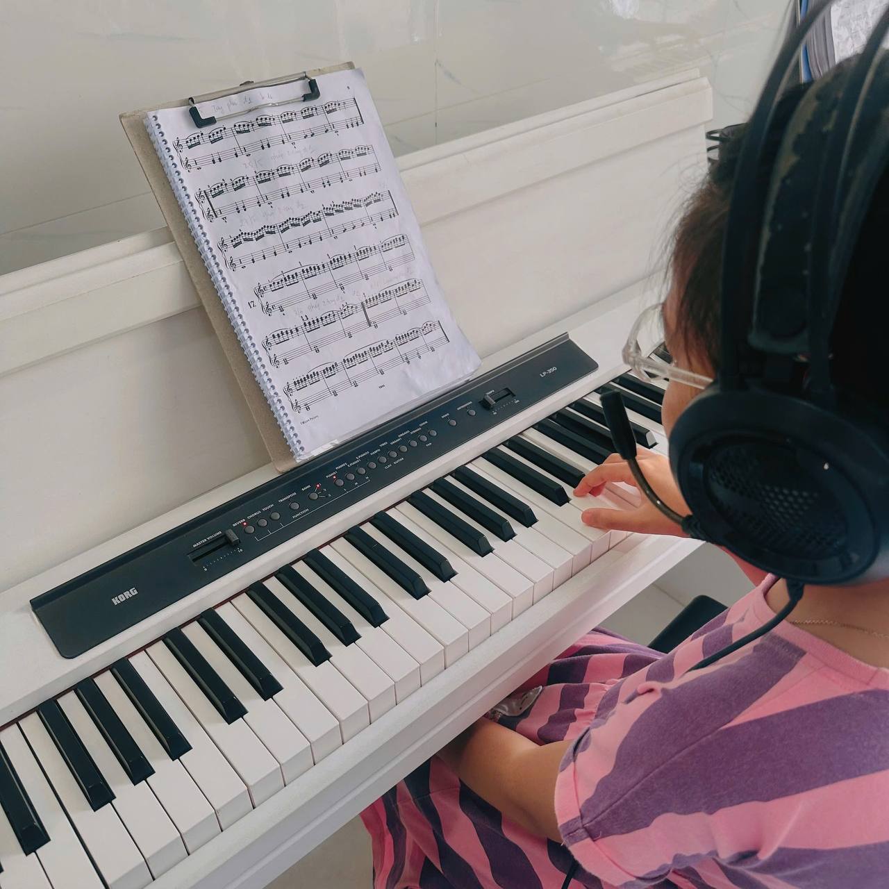 V&igrave; sao piano chưa bao giờ lỗi mốt? Phụ huynh sẵn s&agrave;ng chi tiền, gi&aacute;o vi&ecirc;n k&iacute;n lịch kiếm th&ecirc;m 15 triệu/th&aacute;ng - Ảnh 6.