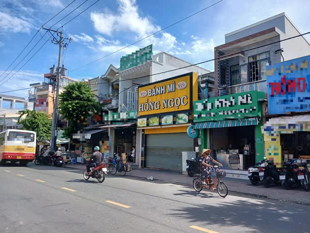 B&aacute;nh m&igrave; v&agrave; những vụ ngộ độc tập thể: Điều g&igrave; đang xảy ra ph&iacute;a sau m&oacute;n ăn quốc d&acirc;n của người Việt?- Ảnh 1.
