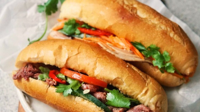 B&aacute;nh m&igrave; v&agrave; những vụ ngộ độc tập thể: Điều g&igrave; đang xảy ra ph&iacute;a sau m&oacute;n ăn quốc d&acirc;n của người Việt?- Ảnh 5.
