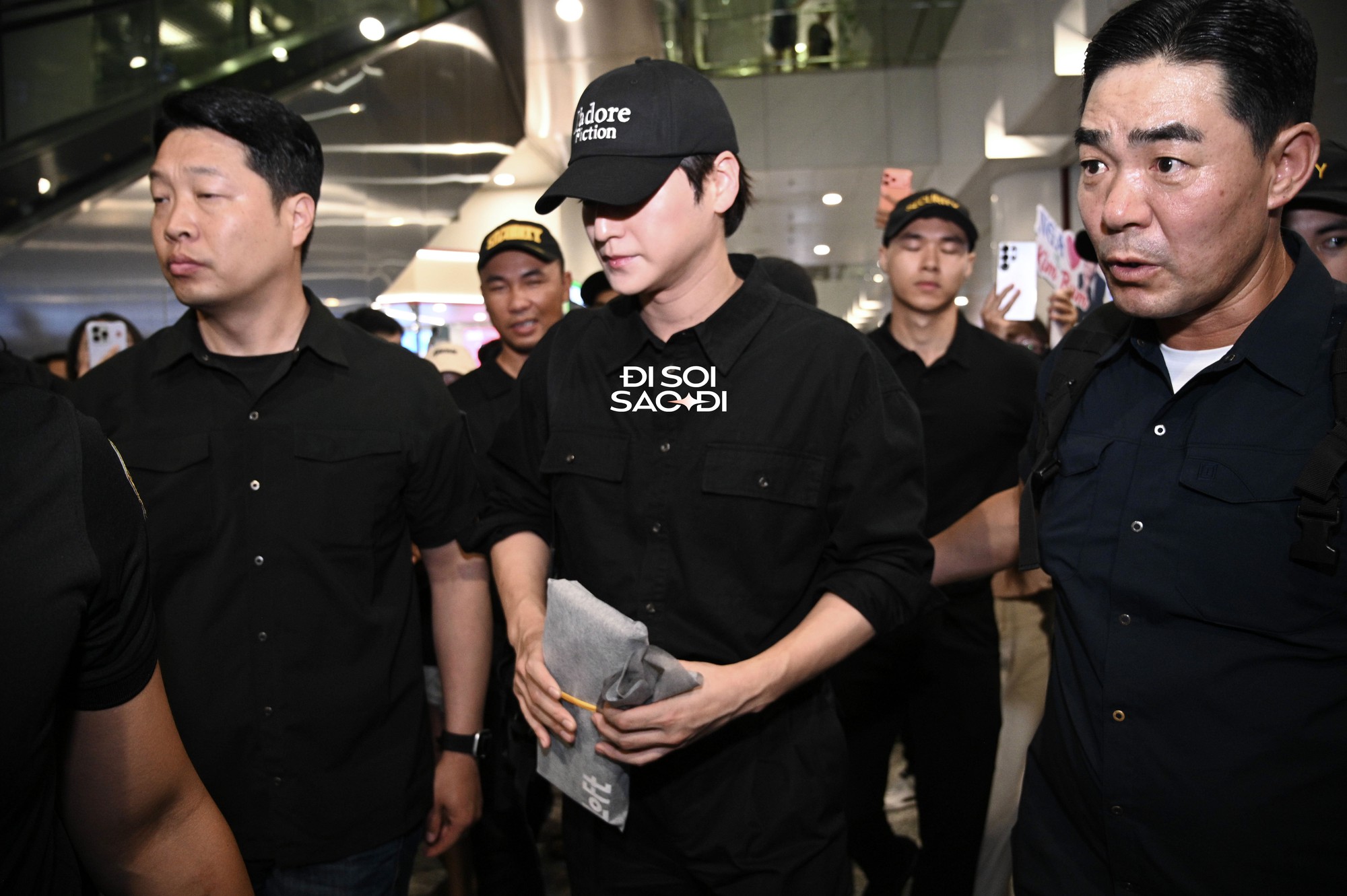 Kim Bum ở Việt Nam đ&acirc;y rồi: Điển trai hết chỗ ch&ecirc;, xứng danh "nam thần thanh xu&acirc;n" của cả 1 thế hệ- Ảnh 1.