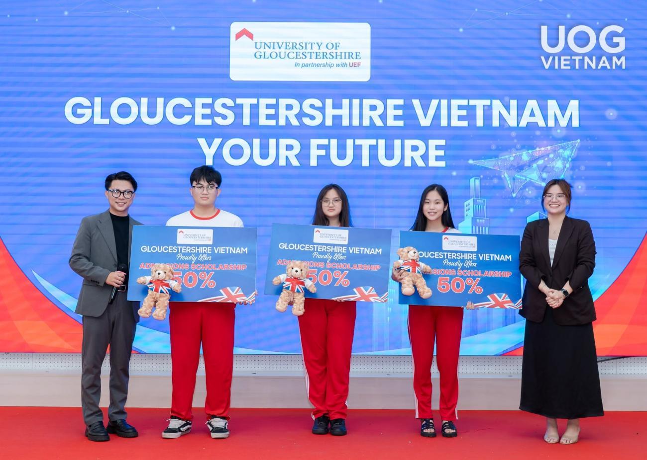Học cử nhân quốc tế tại Việt Nam: Xóa bỏ áp lực điểm thi, mở lối vào đại học quốc tế - Ảnh 1. Học cử nhân quốc tế tại Việt Nam: Xóa bỏ áp lực điểm thi, mở lối vào đại học quốc tế - Ảnh 1.