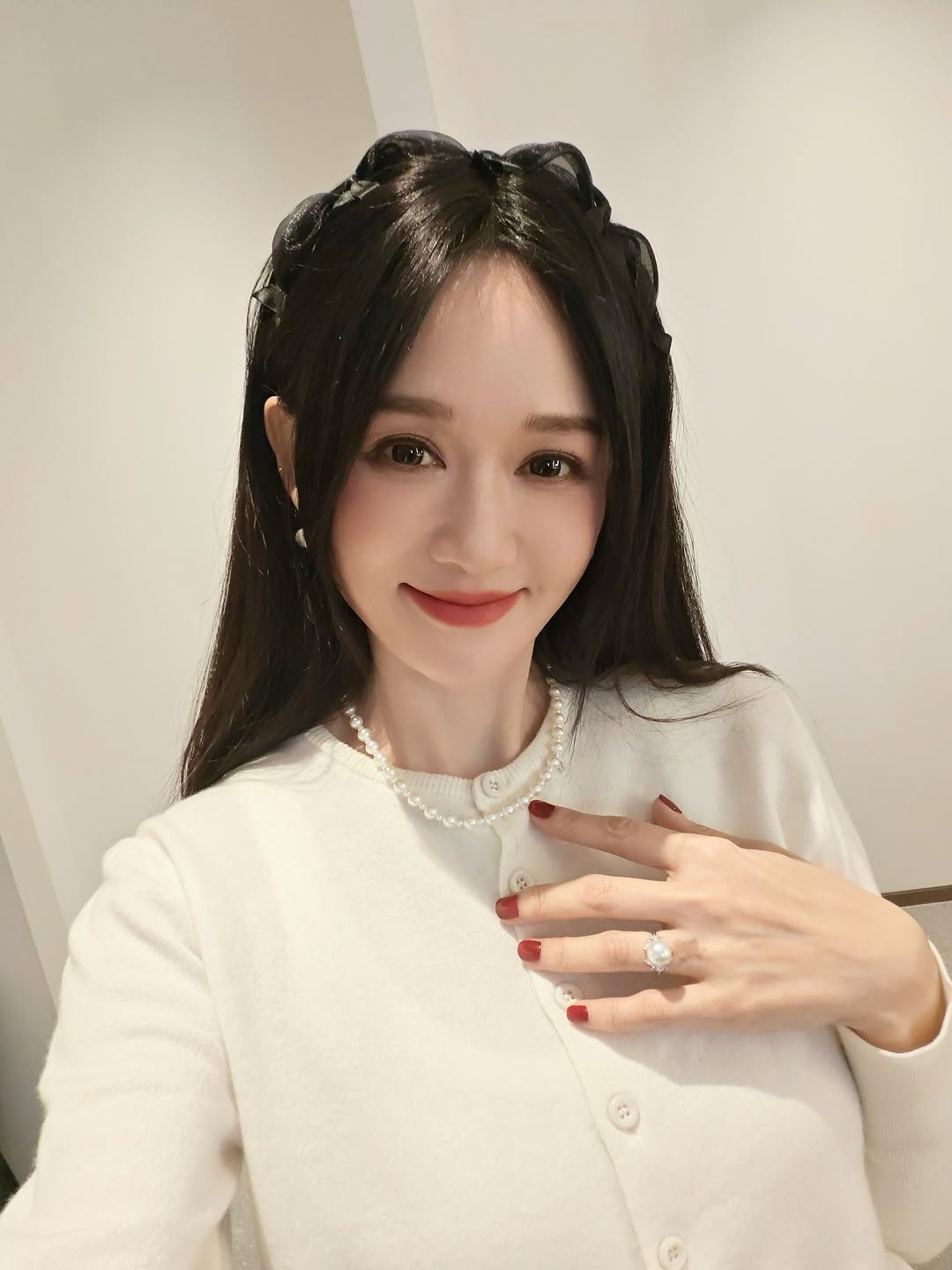 Nhan sắc của Trần Kiều &Acirc;n ng&agrave;y c&agrave;ng g&acirc;y sốc, bảo sao chồng thiếu gia k&eacute;m 9 tuổi phải giấu kỹ ở nh&agrave;- Ảnh 7.