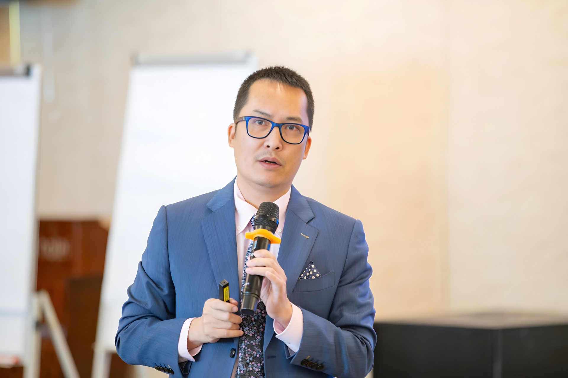 Nh&agrave; ph&ecirc; b&igrave;nh văn học Nguyễn Thanh Sơn: "Kh&ocirc;ng thể dạy học sinh bằng c&aacute;ch nh&igrave;n c&oacute; sẵn rồi y&ecirc;u cầu c&aacute;c em c&oacute; c&aacute;ch nh&igrave;n ri&ecirc;ng"- Ảnh 4.