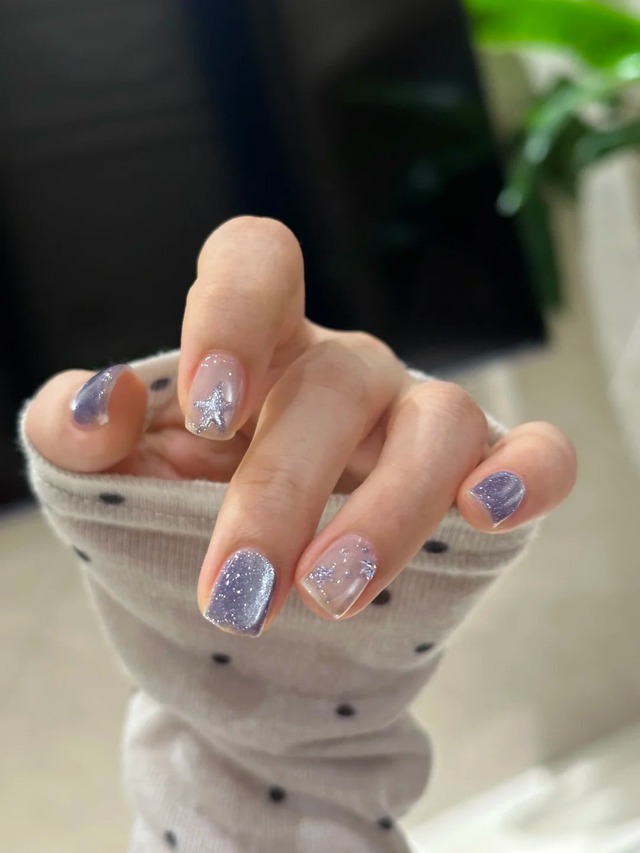 Tưởng đơn giản nhưng đ&acirc;y lại l&agrave; mẫu nail được c&aacute;c t&iacute;n đồ quiet luxury y&ecirc;u th&iacute;ch nhất hiện nay- Ảnh 5.