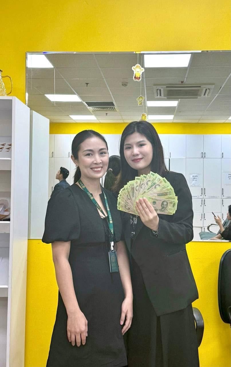 Cho&aacute;ng ngợp với những m&agrave;n khoe tiền, mua v&agrave;ng, thưởng n&oacute;ng của nh&acirc;n vi&ecirc;n sale trong đại &aacute;n &ldquo;hợp đồng kỳ nghỉ&rdquo;- Ảnh 5.