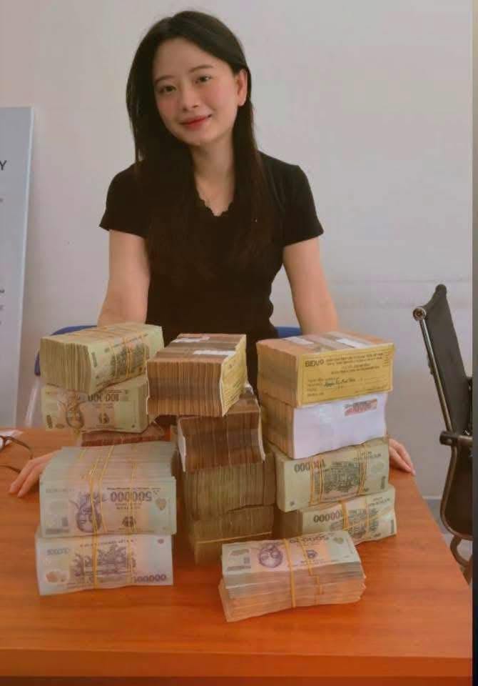 Cho&aacute;ng ngợp với những m&agrave;n khoe tiền, mua v&agrave;ng, thưởng n&oacute;ng của nh&acirc;n vi&ecirc;n sale trong đại &aacute;n &ldquo;hợp đồng kỳ nghỉ&rdquo;- Ảnh 2.
