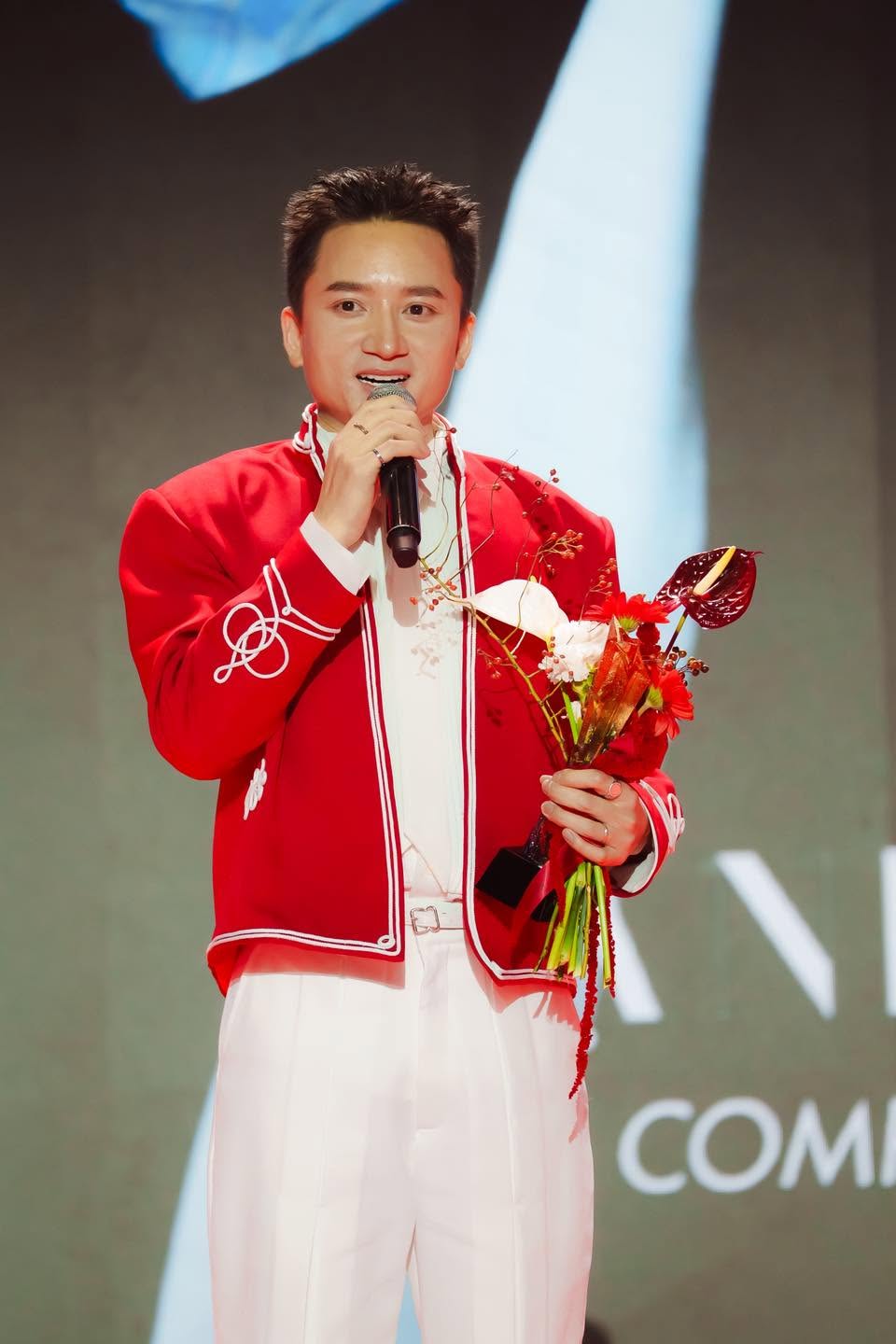 Việt Nam c&oacute; nghệ sĩ trăm tỷ đổi đời nhờ 1 bản hit &ldquo;đơn điệu&rdquo;, cứ chạm tay l&agrave; ra nhạc nổi cả nước- Ảnh 4.