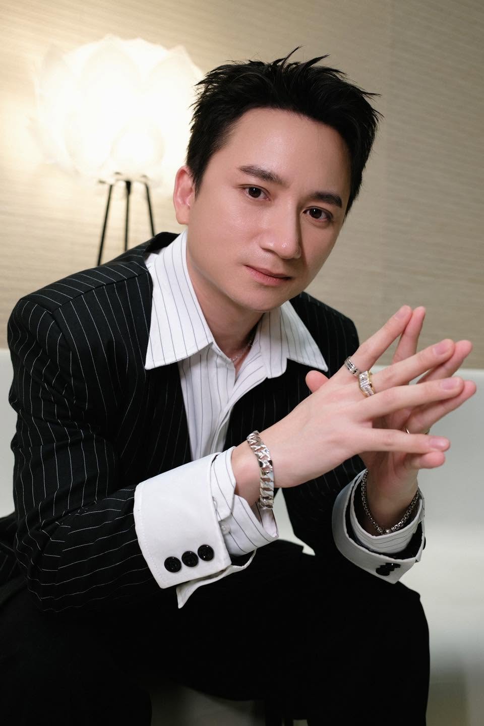 Việt Nam c&oacute; nghệ sĩ trăm tỷ đổi đời nhờ 1 bản hit &ldquo;đơn điệu&rdquo;, cứ chạm tay l&agrave; ra nhạc nổi cả nước- Ảnh 1.