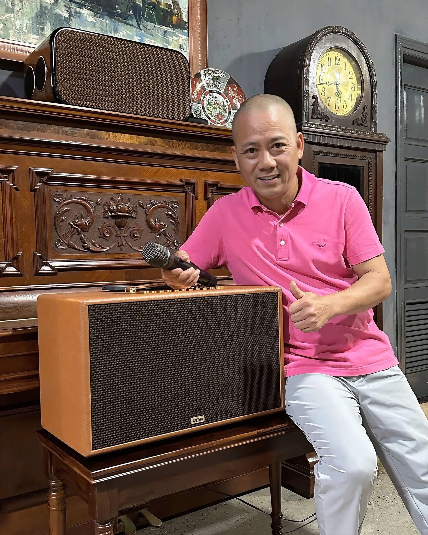 Cuộc sống của "đại gia ch&acirc;n đất" cưới ch&acirc;n d&agrave;i thi hoa hậu, ở nh&agrave; sang 4 tầng tr&ecirc;n đường Kim Giang - Ảnh 1.