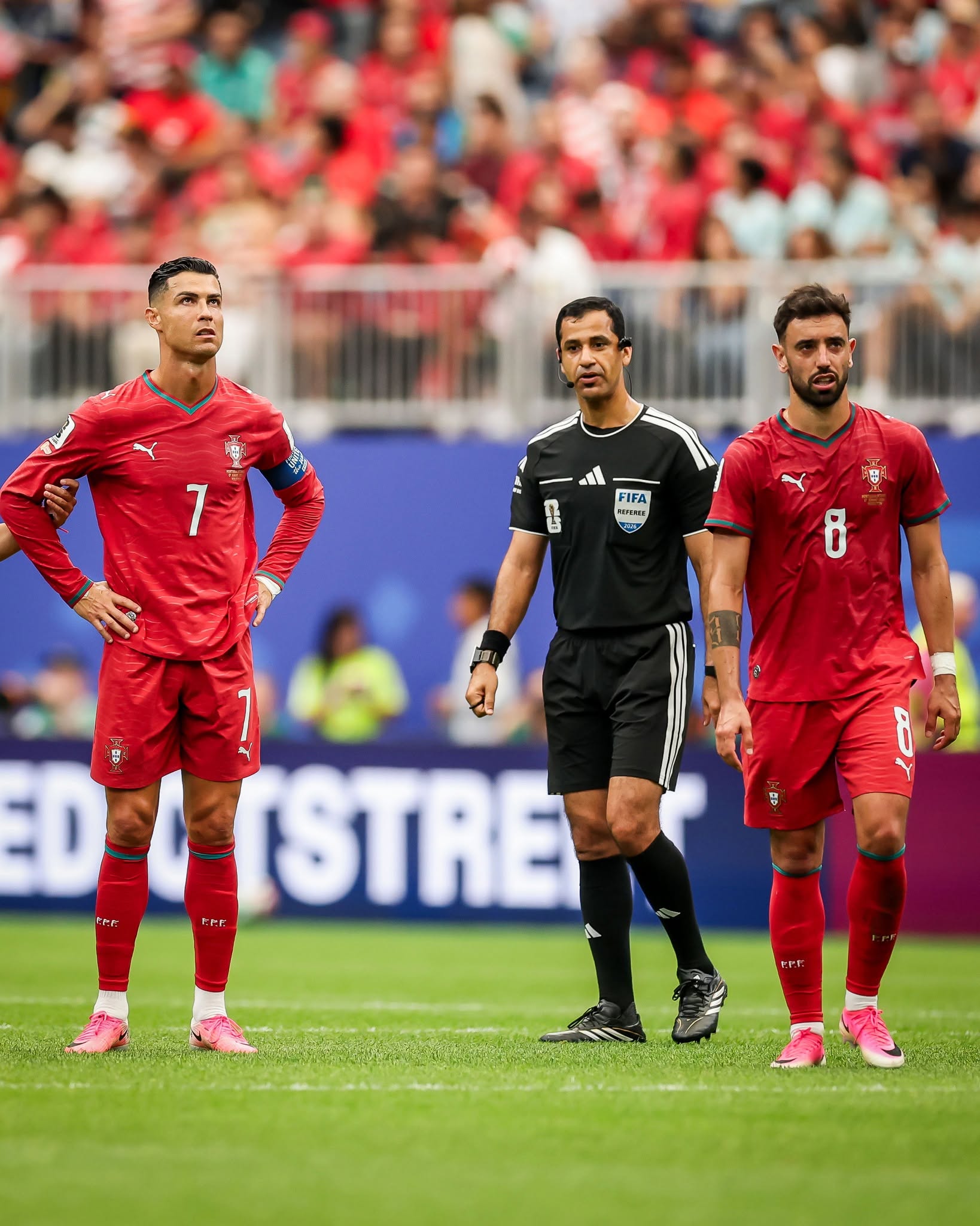 Ronaldo đ&aacute; ch&iacute;nh hay dự bị?  - Ảnh 1.
