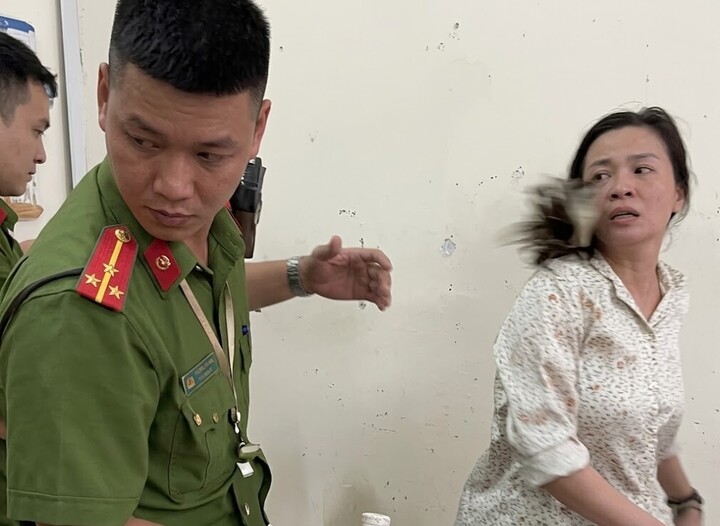 Bắt giam người phụ nữ cắn c&ocirc;ng an, chặn đầu xe tải ăn vạ ở Th&aacute;i Nguy&ecirc;n- Ảnh 1.