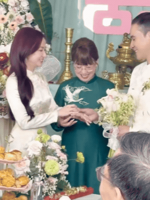 Xu&acirc;n Nghi v&agrave; chồng Việt kiều tổ chức lễ cưới s&aacute;ng nay: C&ocirc; d&acirc;u cười tươi r&oacute;i nhận s&iacute;nh lễ v&agrave;ng!- Ảnh 1.
