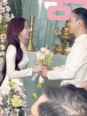 Xu&acirc;n Nghi v&agrave; chồng Việt kiều tổ chức lễ cưới s&aacute;ng nay: C&ocirc; d&acirc;u cười tươi r&oacute;i nhận s&iacute;nh lễ v&agrave;ng!- Ảnh 2.