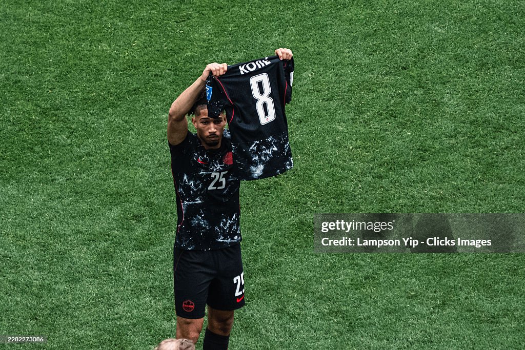 Chấn thương kinh ho&agrave;ng tại World Cup: Sao Canada g&atilde;y ch&acirc;n phải thở oxy đi cấp cứu, cầu thủ tr&ecirc;n s&acirc;n sốc nặng - Ảnh 6.