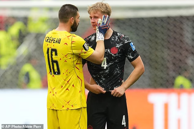 HLV World Cup đau đớn thốt lên khi học trò gãy chân kinh hoàng, nhà đài không dám phát lại pha bóng ám ảnh- Ảnh 9. HLV World Cup đau đớn thốt lên khi học trò gãy chân kinh hoàng, nhà đài không dám phát lại pha bóng ám ảnh- Ảnh 9.