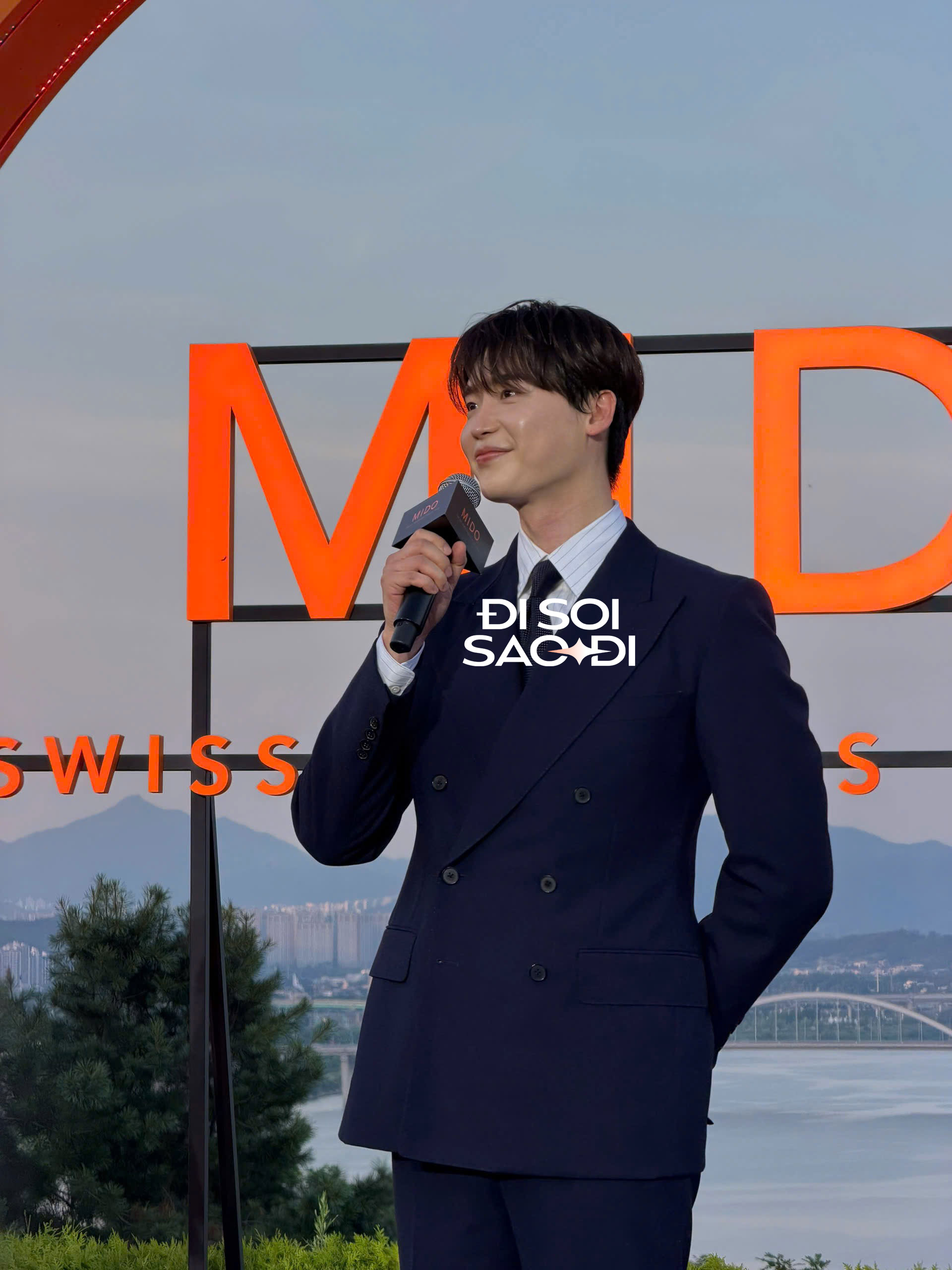 Lee Jong Suk: Tôi nhớ mãi hình ảnh fan Việt đứng kín ngã tư vẫy tay chào, tôi sẽ sớm trở lại đây!- Ảnh 3. Lee Jong Suk: Tôi nhớ mãi hình ảnh fan Việt đứng kín ngã tư vẫy tay chào, tôi sẽ sớm trở lại đây!- Ảnh 3.