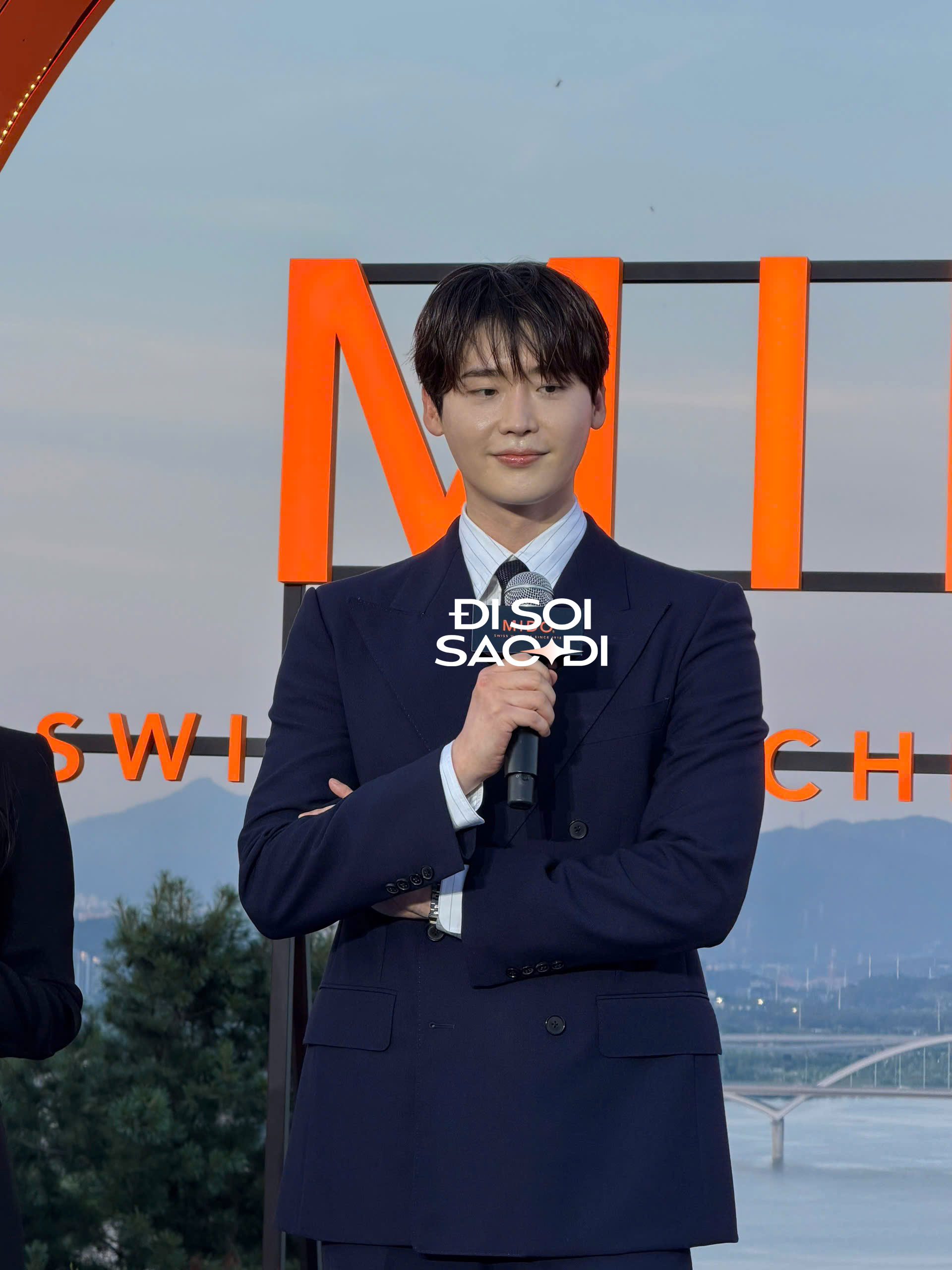 Lee Jong Suk: Tôi nhớ mãi hình ảnh fan Việt đứng kín ngã tư vẫy tay chào, tôi sẽ sớm trở lại đây!- Ảnh 1. Lee Jong Suk: Tôi nhớ mãi hình ảnh fan Việt đứng kín ngã tư vẫy tay chào, tôi sẽ sớm trở lại đây!- Ảnh 1.