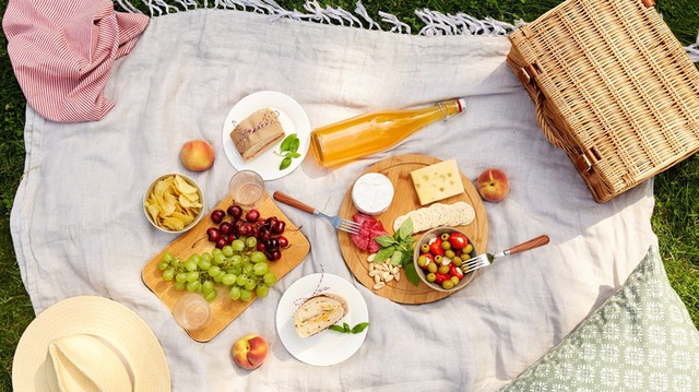 M&ugrave;a picnic đến rồi: Tr&aacute;nh ngay 6 sai lầm khiến thực phẩm nhanh biến th&agrave;nh "ổ vi khuẩn" dưới trời nắng n&oacute;ng- Ảnh 4.