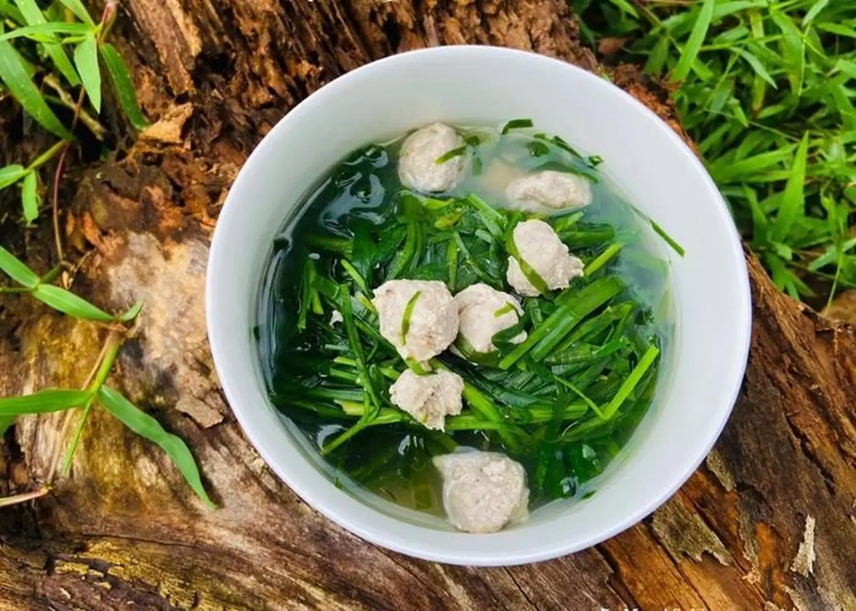 Loại rau được v&iacute; như "nh&acirc;n s&acirc;m của người ngh&egrave;o", mọc đầy ở qu&ecirc; nhưng nhiều Việt kh&ocirc;ng hay - Ảnh 2.