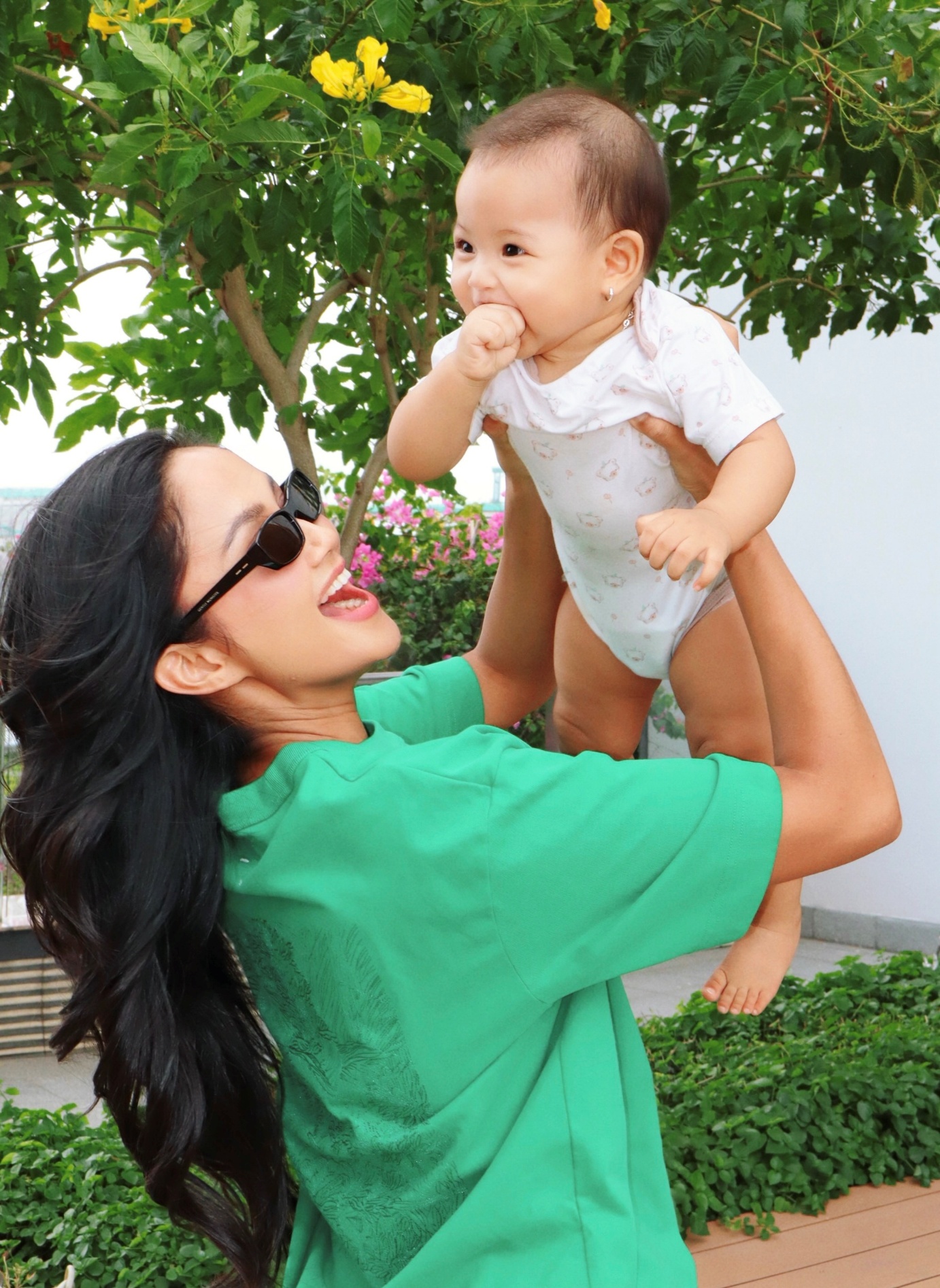 H’Hen Niê hiện tại gây chú ý với cách chăm con tinh giản đến lạ - Ảnh 1. H’Hen Niê hiện tại gây chú ý với cách chăm con tinh giản đến lạ - Ảnh 1.