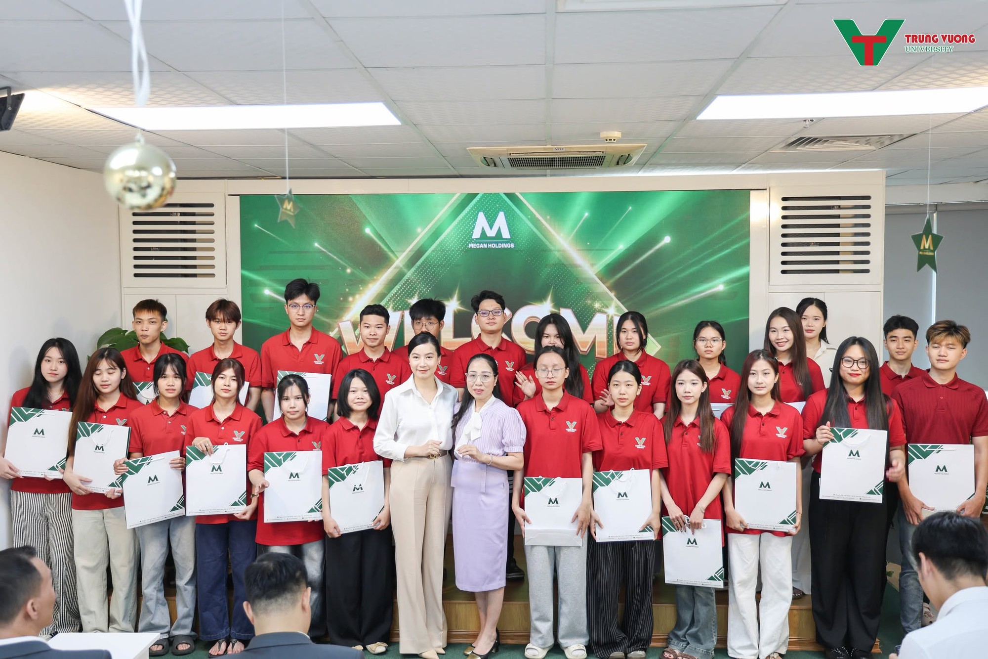 Từ giảng đường đến dự án thực tế: Điều gì đang diễn ra trong mô hình học đi đôi với hành tại Trường Đại học Trưng Vương? - Ảnh 1. Từ giảng đường đến dự án thực tế: Điều gì đang diễn ra trong mô hình học đi đôi với hành tại Trường Đại học Trưng Vương? - Ảnh 1.