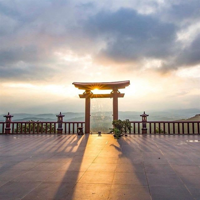 Việt Nam c&oacute; th&agrave;nh phố m&aacute;t lạnh cao 900m: Nơi ra đời 108 l&aacute; thư t&igrave;nh Trịnh C&ocirc;ng Sơn, nay lại g&acirc;y sốt với cổng trời của Sơn T&ugrave;ng M-TP - Ảnh 7.