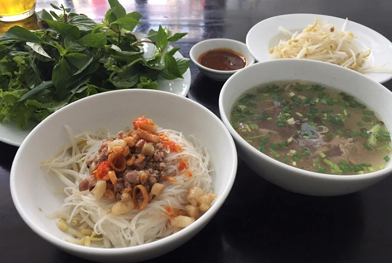 Việt Nam c&oacute; th&agrave;nh phố m&aacute;t lạnh cao 900m: Nơi ra đời 108 l&aacute; thư t&igrave;nh Trịnh C&ocirc;ng Sơn, nay lại g&acirc;y sốt với cổng trời của Sơn T&ugrave;ng M-TP - Ảnh 16.