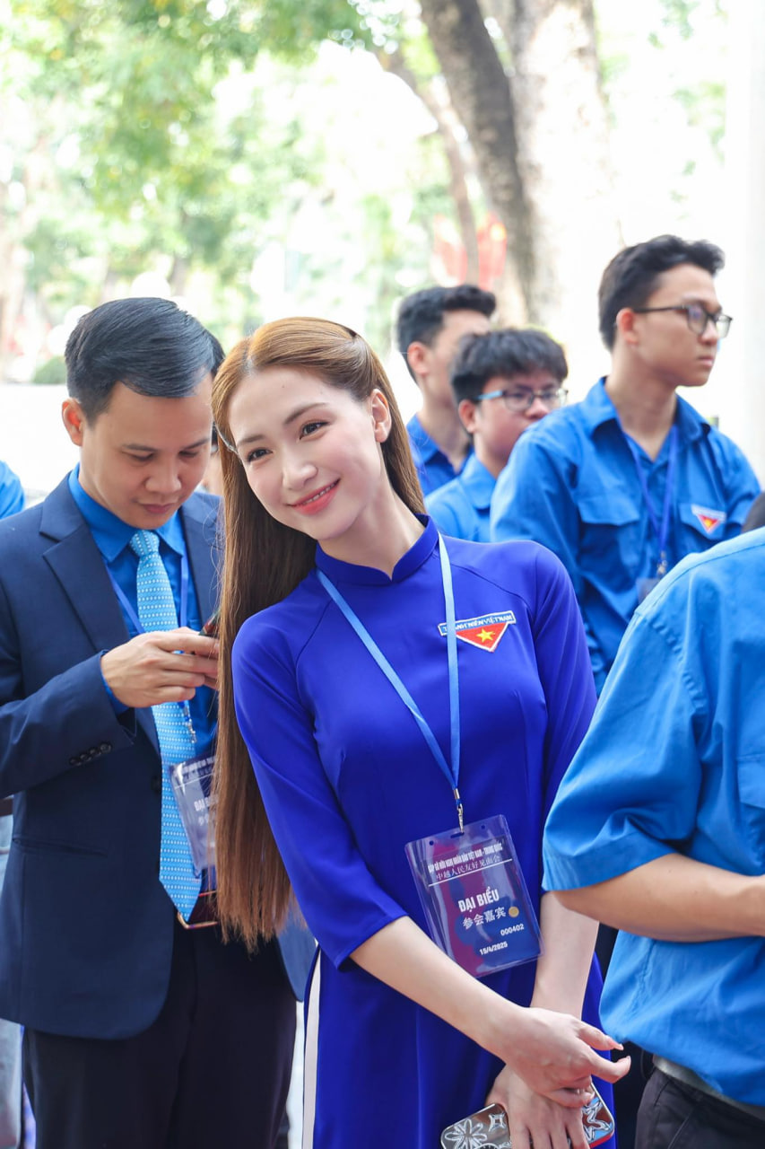 Nữ ca sĩ l&agrave; đại biểu Đại hội Phụ nữ to&agrave;n quốc: Vừa được vinh danh quốc tế, đổi đời sau 1 hit- Ảnh 6.