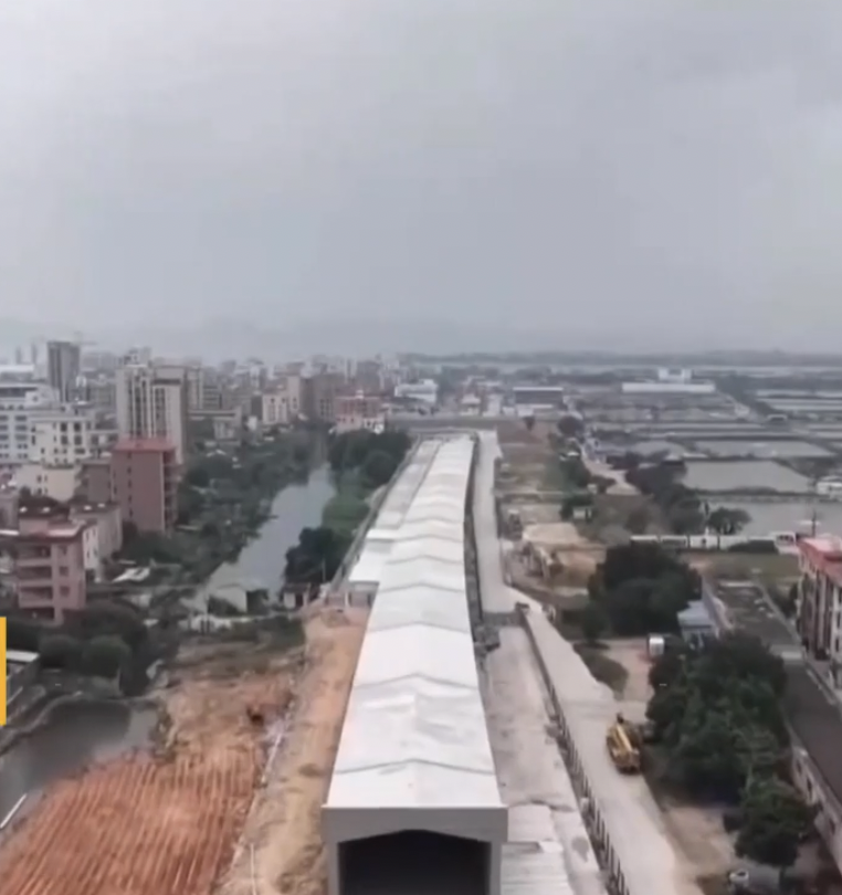 Cỗ m&aacute;y 3.300 tấn được đưa xuống đ&aacute;y biển, khoan ng&agrave;y đ&ecirc;m kh&ocirc;ng nghỉ dưới độ s&acirc;u 116 m&eacute;t, hầm đường sắt cao tốc s&acirc;u nhất thế giới đ&atilde; &lsquo;th&agrave;nh h&igrave;nh&rsquo;- Ảnh 2.