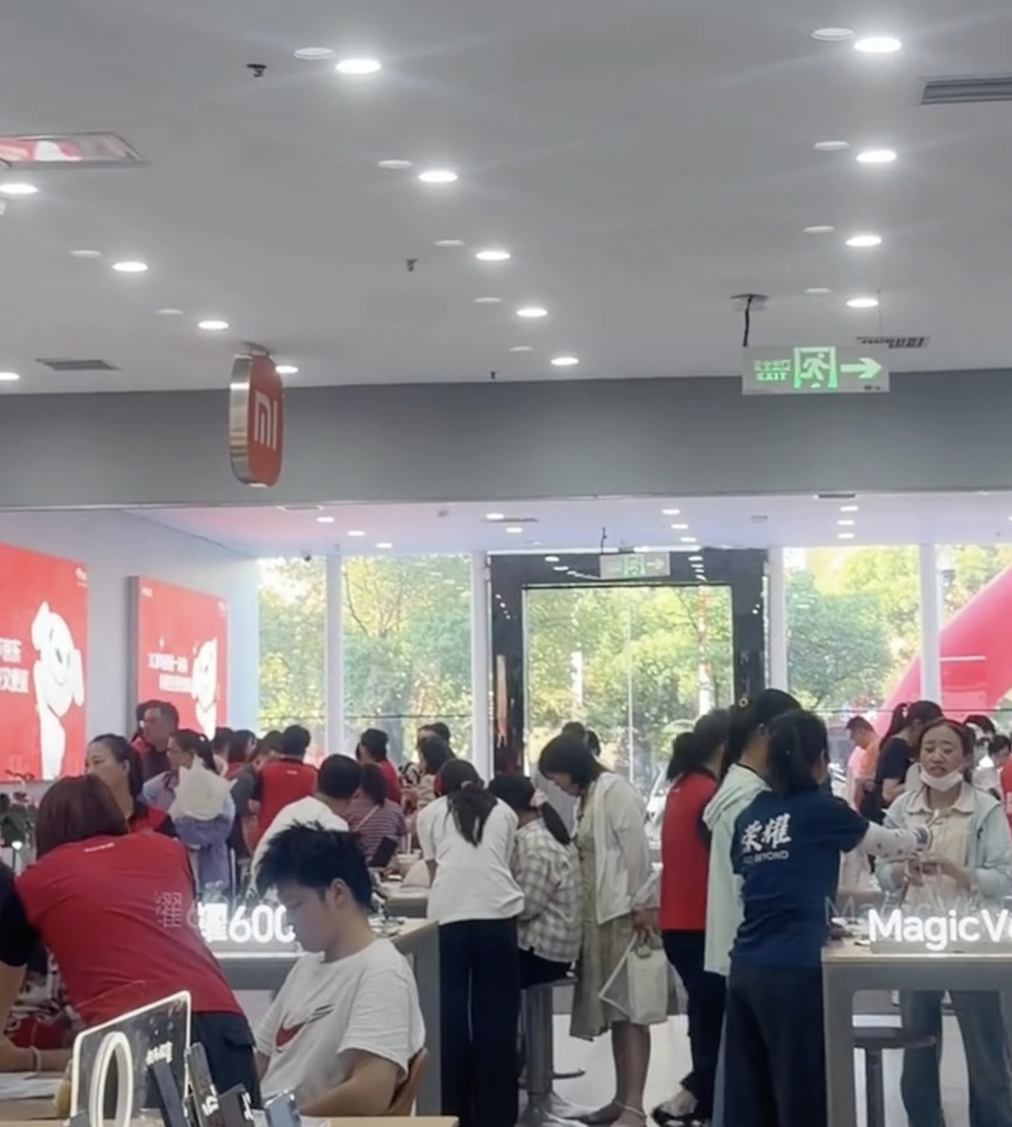 Ph&aacute;t hiện một nơi cứ sau mỗi kỳ thi l&agrave; đ&ocirc;ng k&iacute;n người- Ảnh 2.