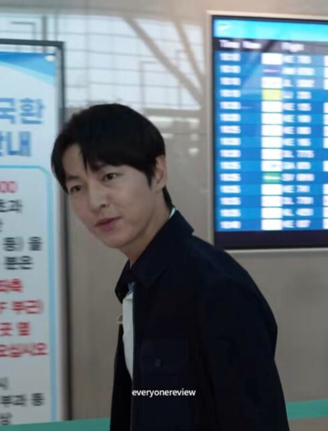 Tr&ograve;n 7 năm Song - Song ly h&ocirc;n: Song Hye Kyo t&aacute;i sinh th&agrave;nh nữ ho&agrave;ng, Song Joong Ki "c&ograve;n c&aacute;i nịt"- Ảnh 8.