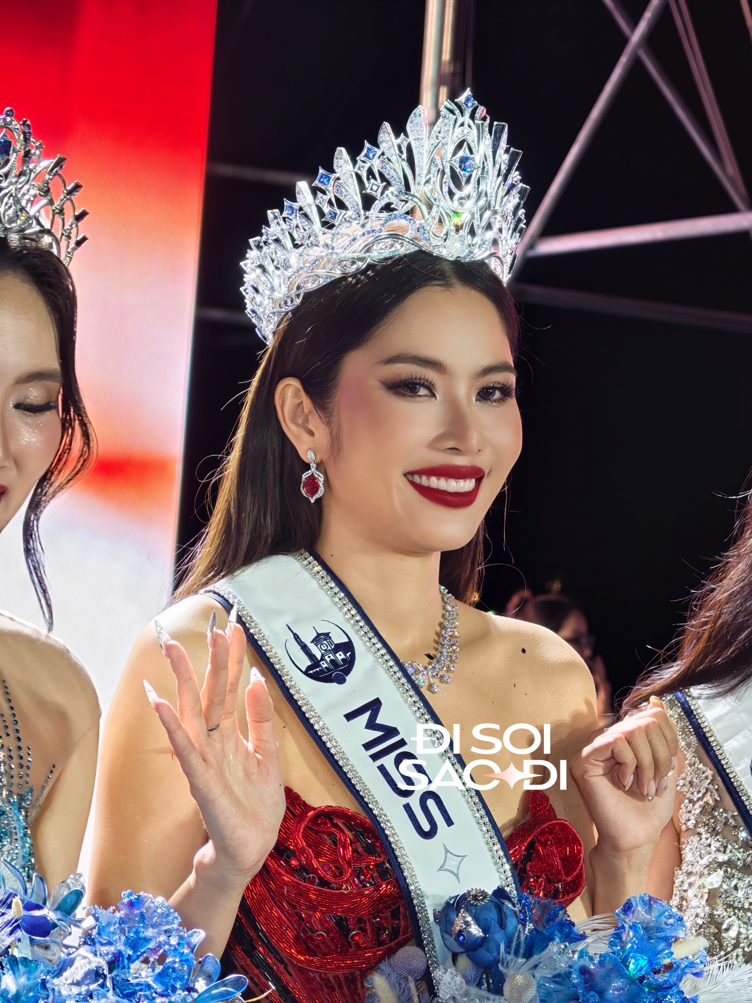 S&acirc;n khấu Miss Cosmo TP. HCM bốc ch&aacute;y khi Nam Anh đăng quang- Ảnh 2.