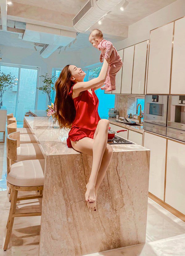 &ldquo;Mỹ nh&acirc;n đắt gi&aacute; nhất showbiz&rdquo; ở biệt thự 30 tỷ ven s&ocirc;ng giữa l&ograve;ng Thảo Điền: Đẳng cấp thượng lưu l&agrave; đ&acirc;y!- Ảnh 5.