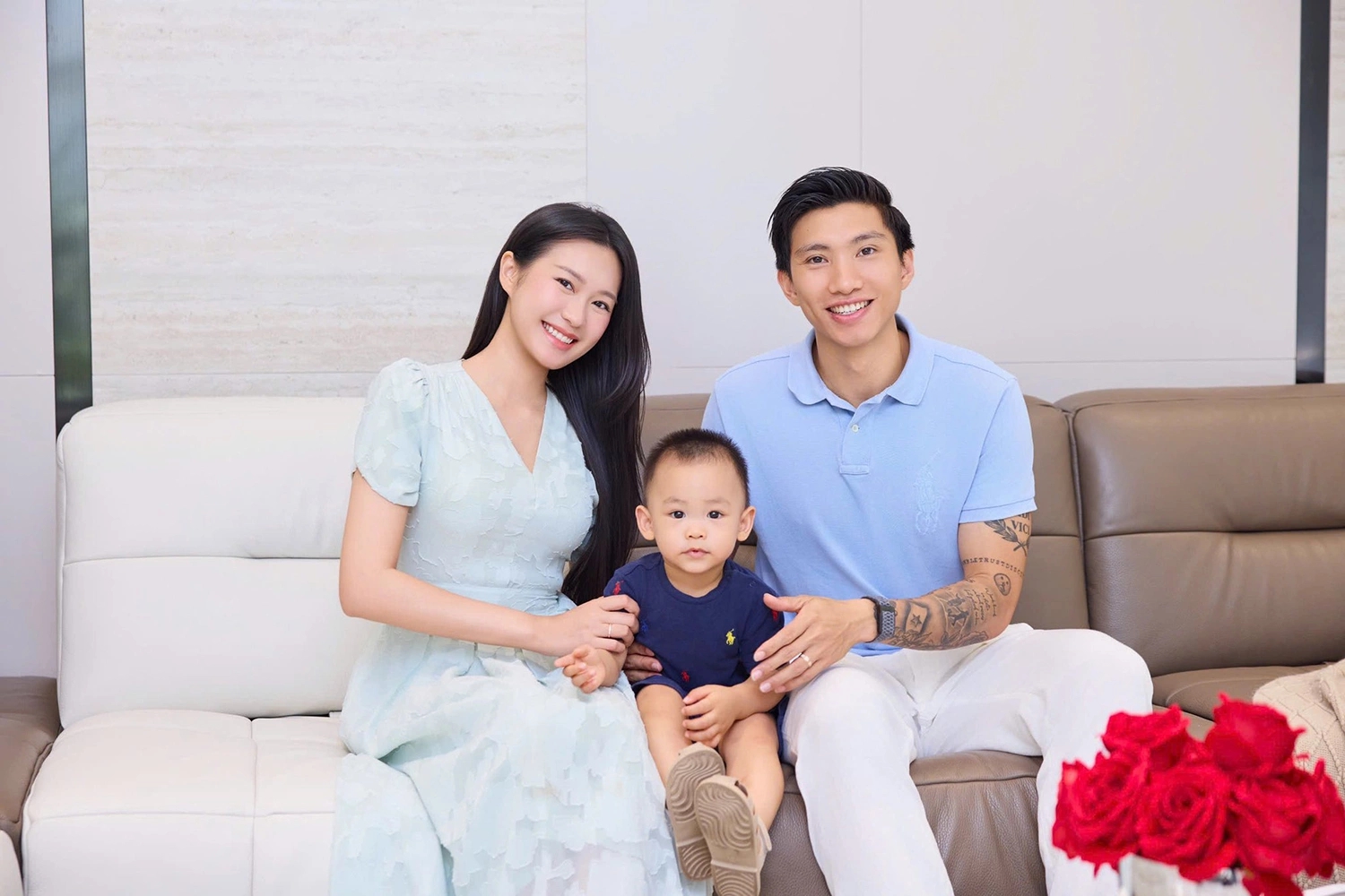 Trai t&agrave;i cưới g&aacute;i giỏi: Cặp đ&ocirc;i Vbiz khiến nhiều người ngưỡng mộ, vừa tậu biệt thự chục tỷ đẹp từng centimet- Ảnh 1.