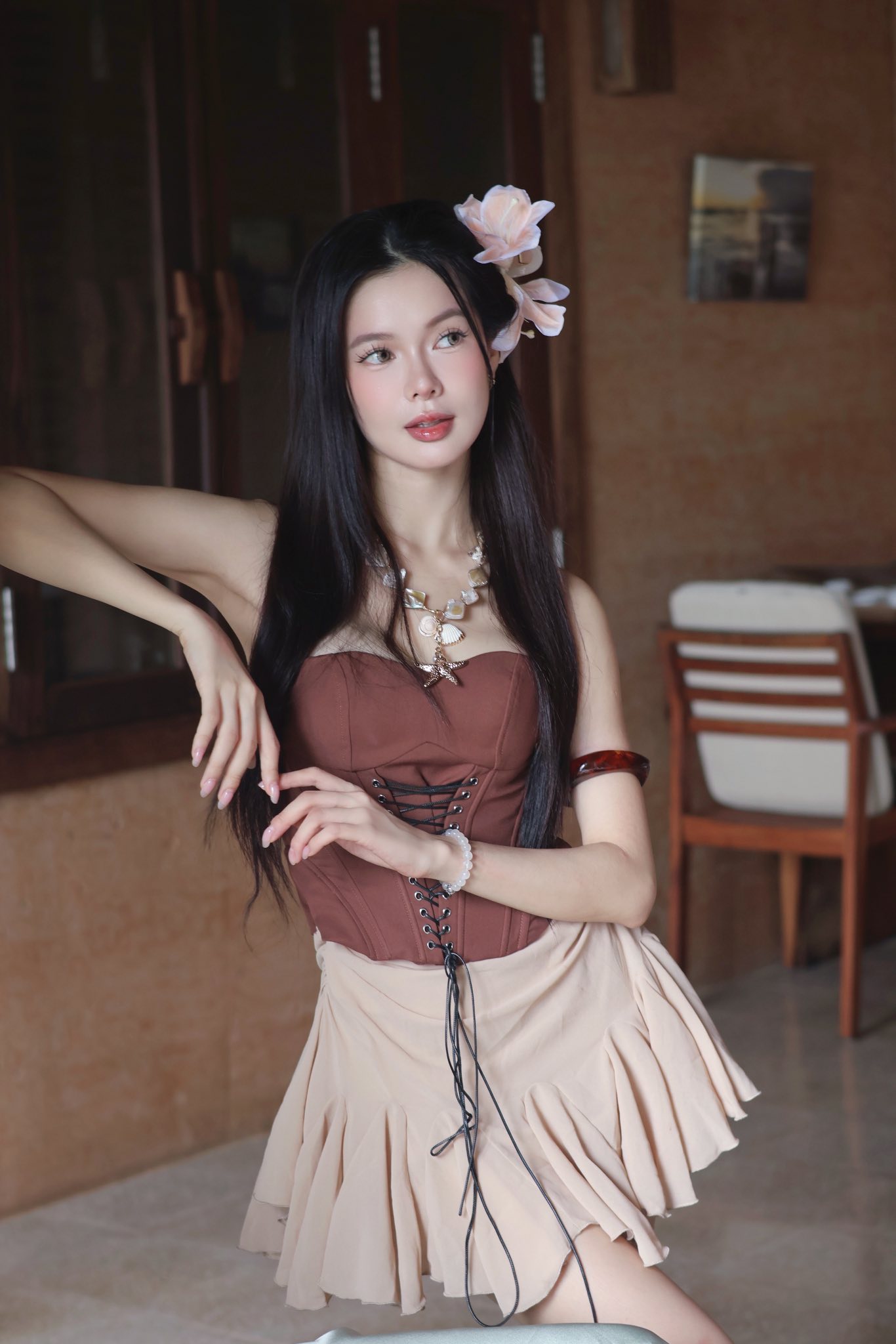 Y&ecirc;n Đan lộ ảnh nắm tay t&igrave;nh tứ với bố đơn th&acirc;n nổi tiếng showbiz, hơn nhau cả con gi&aacute;p - Ảnh 11.