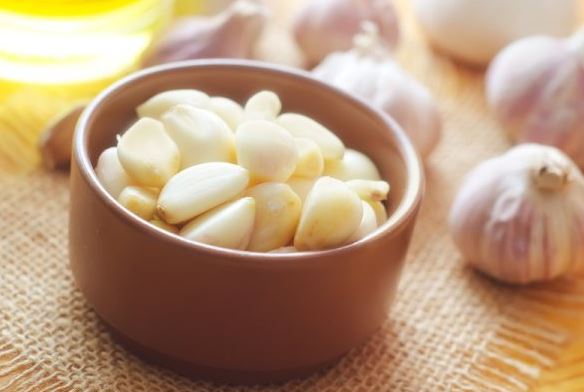 Ăn tỏi mỗi s&aacute;ng khi bụng đ&oacute;i, người đ&agrave;n &ocirc;ng 58 tuổi nhận c&aacute;i kết "kh&ocirc;ng thể ngờ" - Ảnh 2.