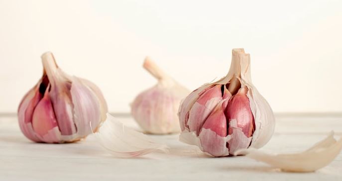 Ăn tỏi mỗi s&aacute;ng khi bụng đ&oacute;i, người đ&agrave;n &ocirc;ng 58 tuổi nhận c&aacute;i kết "kh&ocirc;ng thể ngờ" - Ảnh 1.