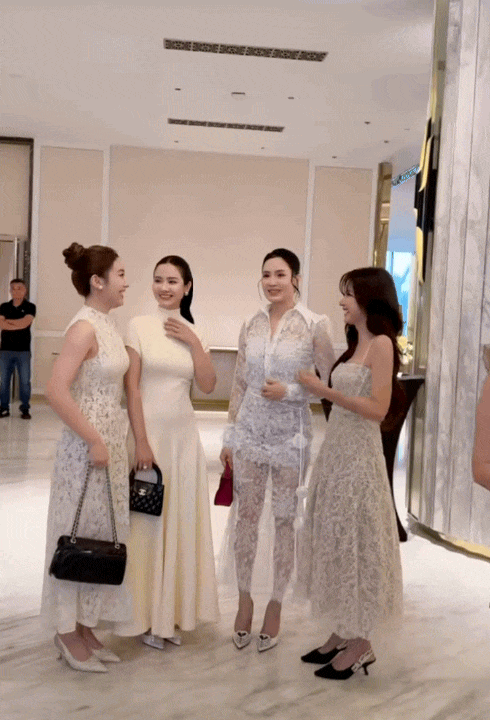 Đ&aacute;m cưới Việt Hoa: Một nữ diễn vi&ecirc;n VTV diện đầm kh&aacute;c biệt, đơn giản nhẹ nh&agrave;ng vẫn nổi bật sắc v&oacute;c cao sang ở tuổi 36- Ảnh 2.