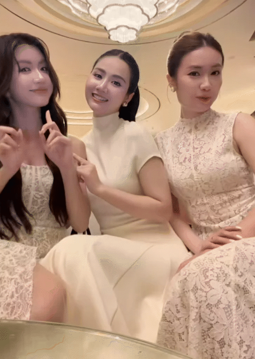 Đ&aacute;m cưới Việt Hoa: Một nữ diễn vi&ecirc;n VTV diện đầm kh&aacute;c biệt, đơn giản nhẹ nh&agrave;ng vẫn nổi bật sắc v&oacute;c cao sang ở tuổi 36- Ảnh 3.